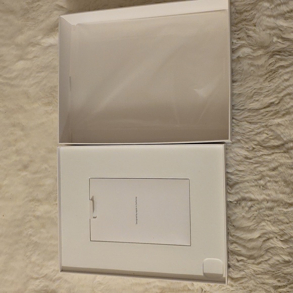 Authentic iPad Pro Box - Picture 4 of 5